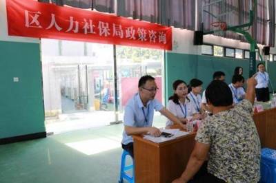 柯桥稽东镇 精准就业服务“三个到门口”，助力乡村振兴与企业发展